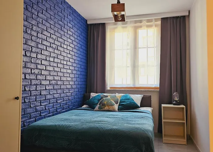 Krysztal A10, Garaz 公寓