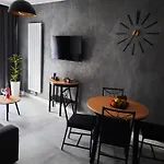 Krysztal A10, Garaz Апартаменты
