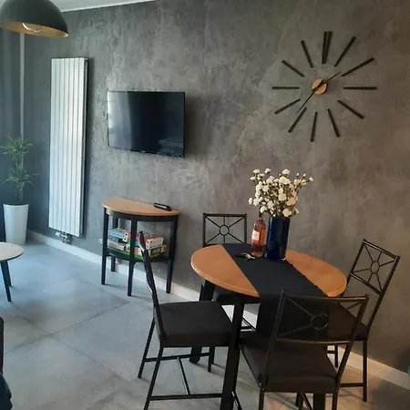 Kryształ A10, Garaż Karpacz