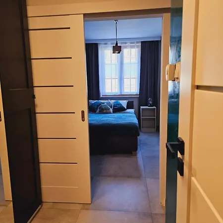 Krysztal A10, Garaz