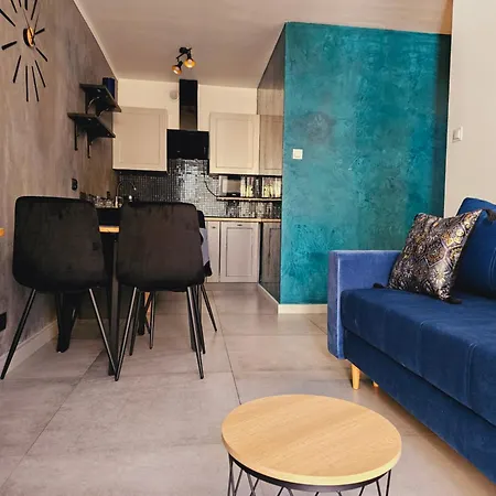 Kryształ A10, Garaż Apartman *