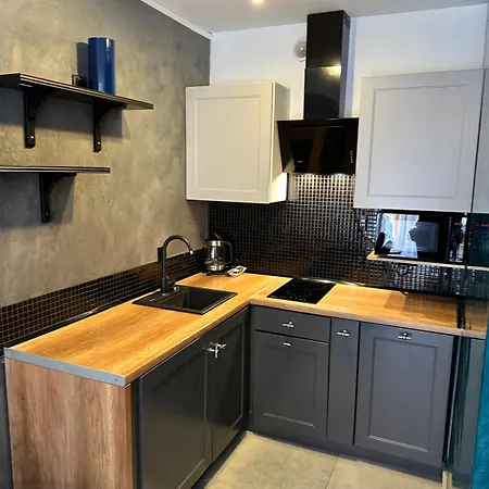 Kryształ A10, Garaż Apartman